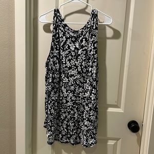 Black and white floral pattern Old Navy Luxe XXL long tank blouse
